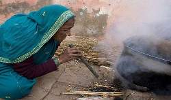 भारत में वर्ष 2015 में घरों के भीतर प्रदूषण से 1.24 लाख लोगों की मौत: रिपोर्ट